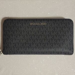 Michael Kors Jet Set Travel Large Signature Logo Continental Wallet